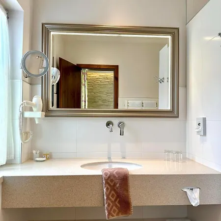 翁斯特鲁塔尔酒店 3*